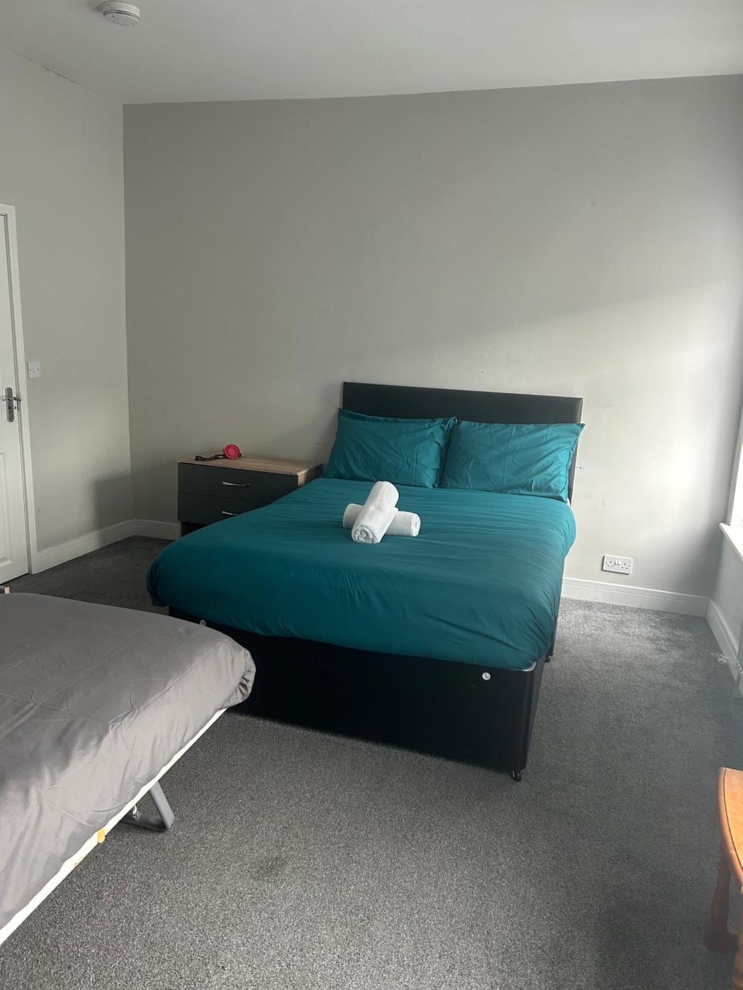 Brunswick Place Xxx Stoke-on-Trent エクステリア 写真